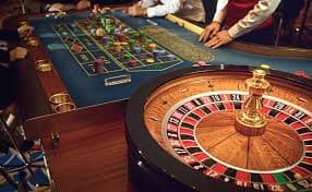 Màn hình giao diện cược bóng đá và slot online của genwin trên điện thoại